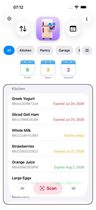 refrigerDATE home screen with location chips and stoplight badges